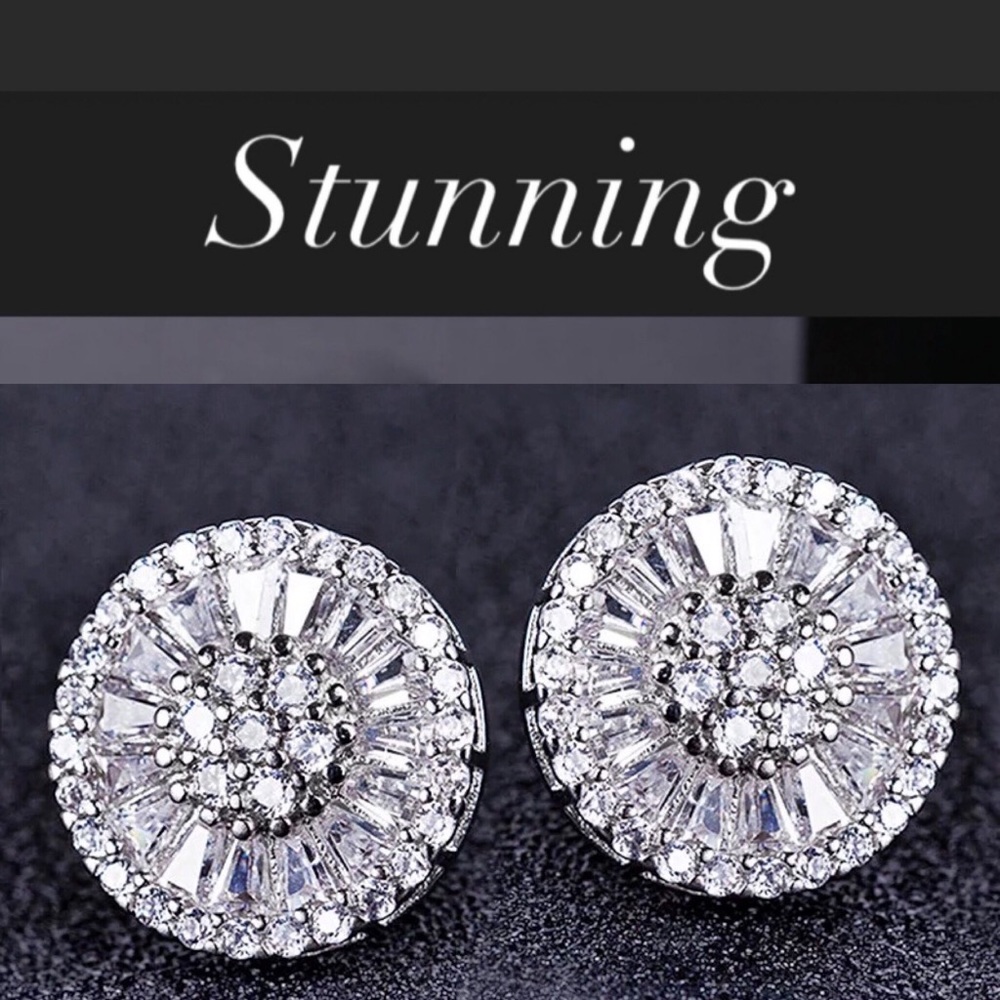Luxe Starburst Diamond Stud Earrings - Picture 4 of 7